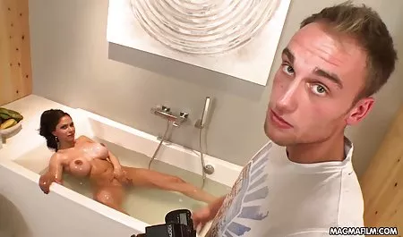 masseuse شرقی پرشکوه روی اسپایکام کاهش می یابد بهترین سایت های سکس خارجی