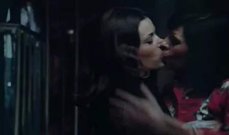 Ember Stone ممکن است به نظر برسد مرعوب باشد اما او برای فاک آماده سایت های سکس عربی است