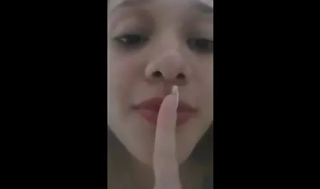 بلوند سایت های فارسی سکسی نوجوان گیکی با لیس گربه ها لیس می خورد و در شرکت بزرگ سفید لگد می زند