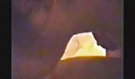 سبزه ناز سبزه سایت های خارجی فیلم سکسی در زمین بازی استمناء می کند