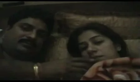 بت لاغر آسیایی به طور ماهرانه یک دیک کوچک را می خورد و سکته سایت بازی های سکسی می کند