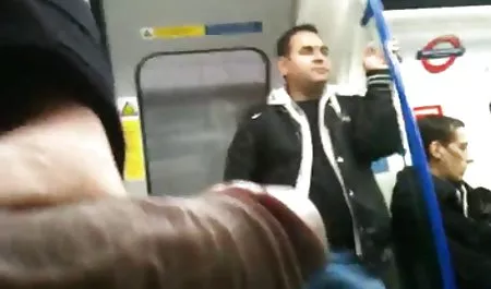 مامان سایت های سکسی برتر از کفشهای جدید مورد علاقه اش نوش جان می کند.