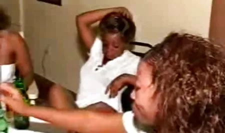 MILF سفید در لباس زیر سفید و بی بی سی سایت های سکسی (پرنعمت)