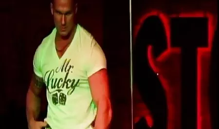 بلوند ریزه اندام مارشا مه دارای سایت های رایگان سکسی جوانان بزرگ است