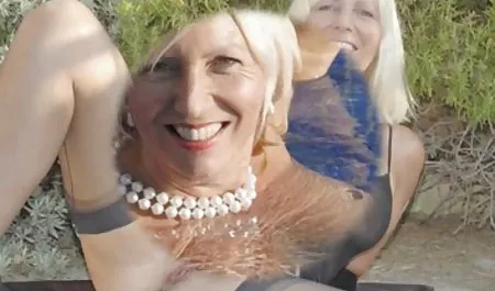 مام جولیت سایت های سکسی توپ آرایشگاه آلمانی Bukkake Arena - GermanGooGirls را امتحان می کند