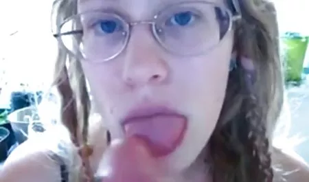 Bigtits dominatrix بهترین سایت دانلود فیلم سکسی از انگشت برده خود لذت می برد