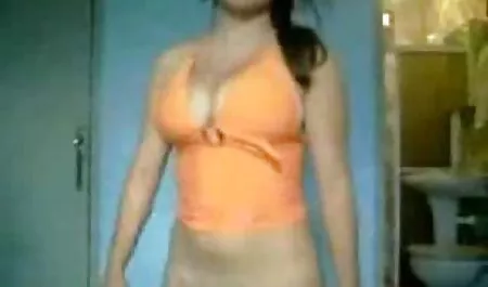 او جمع می شود و مشاعره های بزرگ را لگد می زند سایت های سکسی معروف