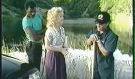 گلف کوتاه مویی که یک سايت سكسي سقوط پسر جوان را راضی می کند