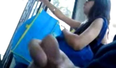 سبزه بالغ داغ که سایت های کلیپ سکسی چشمانش را می چرخاند و جمع می کند