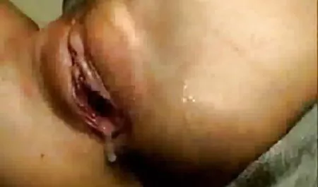 Hot MILF معروفترین سایتهای سکسی از روش dildo به درستی استفاده می کند